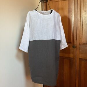 Vanessa Zani Two-Tone Linen Shift Dress in White and Charcoal